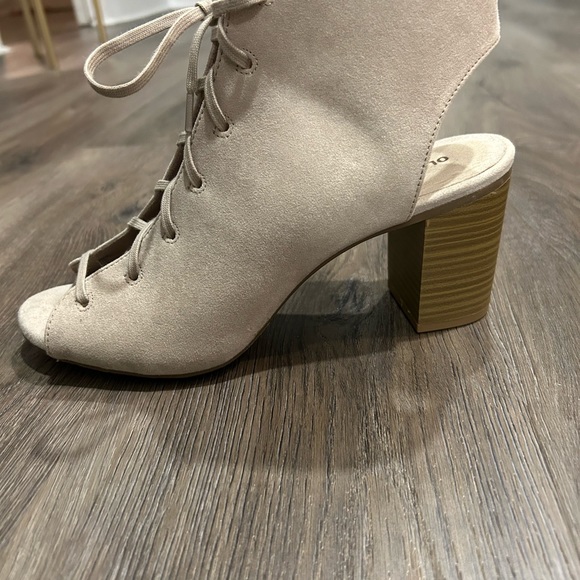 Old Navy Chunky Heel Lace Up Women’s Shoes Size 8 - Picture 4 of 6